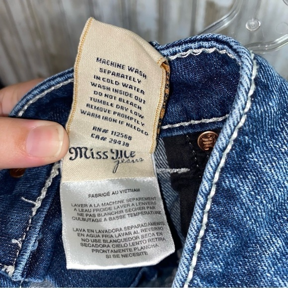 Miss Me Boot Fray Cutoff Jeans - Picture 6 of 6